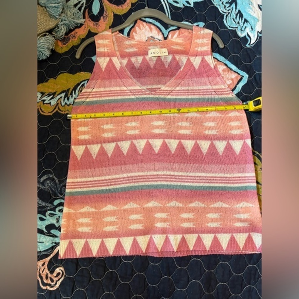 ⭐️ Amoli Tank Top size ML Aztec Pattern - Picture 3 of 7
